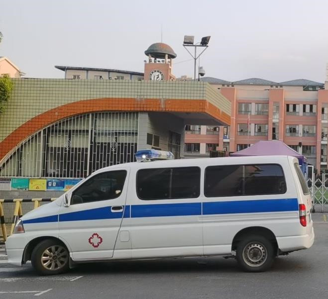 河北救护车出租护送骨折病人一公里多少钱